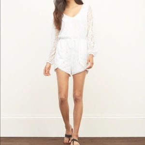 💙White lace romper💙