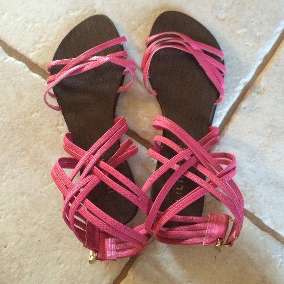Pink sandal. - Picture 2 of 4