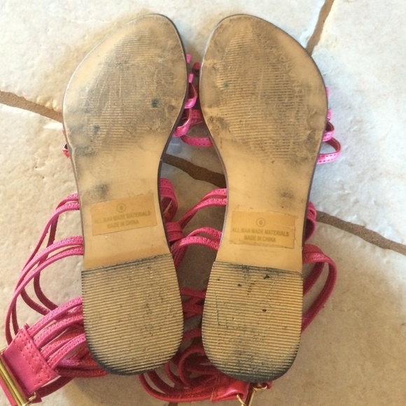 Pink sandal. - Picture 3 of 4