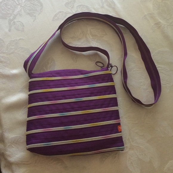 Zip••it cross body Purse