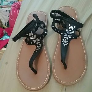 Patterned sandals