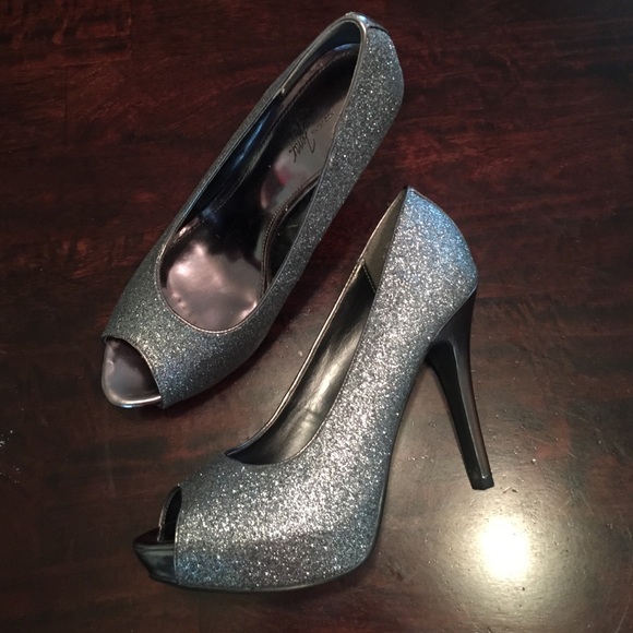 Jacqueline Ferrar heels