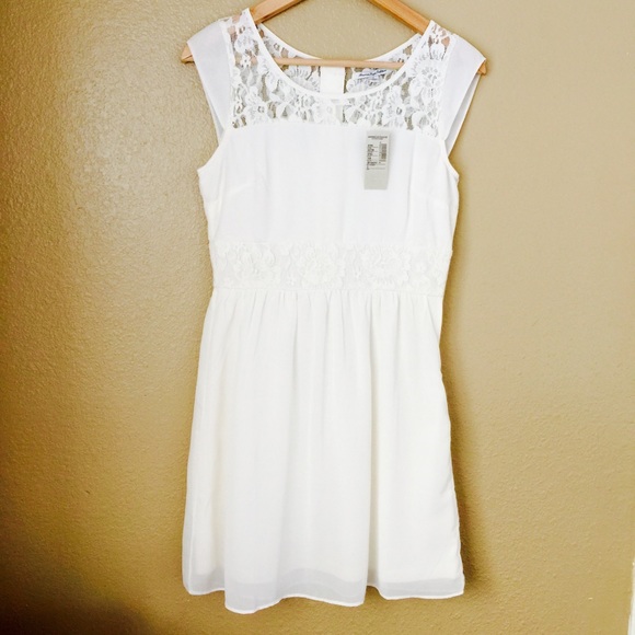 American Eagle lace dress