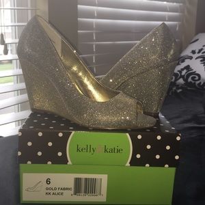 Sliver/gold toned heels