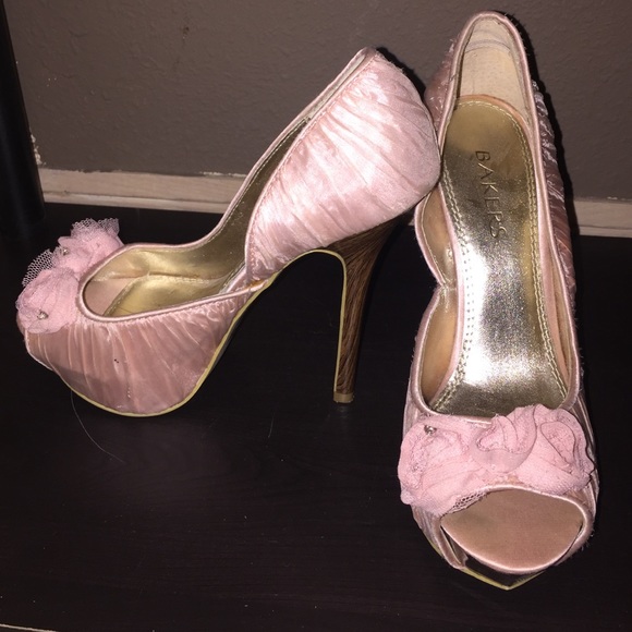 Bakers light pink heels in perfect conditions