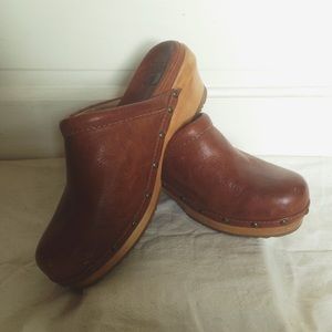 WEEKEND SALE🎉 Frye Caramel Leather Clogs