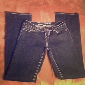 Dark wash with white sticking jeans