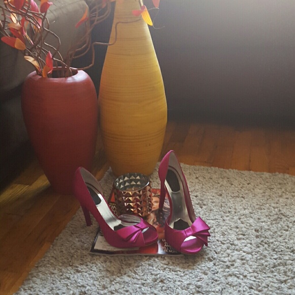 🎉🎉Fushia Peep Toe Heels🎉🎉