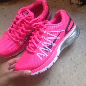 Pink air max worn 3 times no flaws 😛🎀