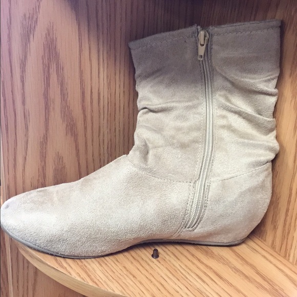 Never worn boots - Picture 2 of 4