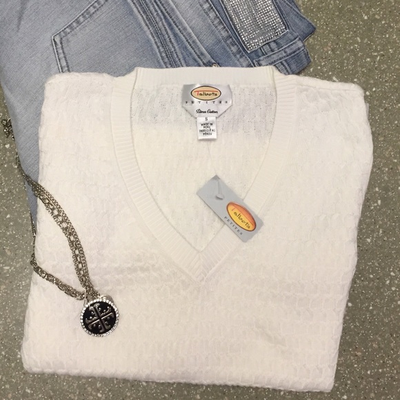 Talbots Sweaters - 💕NWT💕  Talbots "V" Neck Cable Knit Sweater