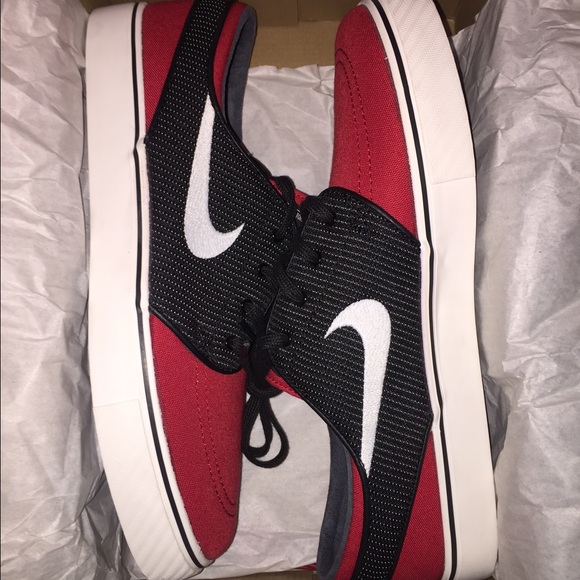 Nike Janowski's size 9.5
