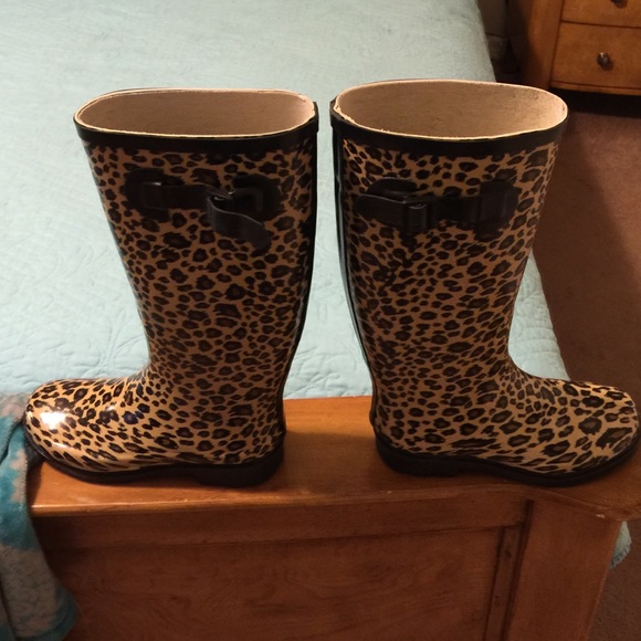 Leopard rain boots