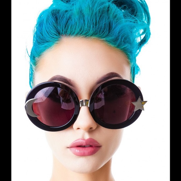 !!!!ISO- Wildfox LUNA Sunglasses!!!!
