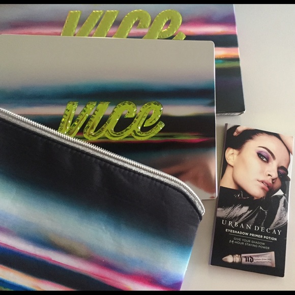 Urban Decay Vice 3 Palette w/sample: NEW IN BOX