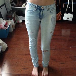H&M ripped light wash jeans