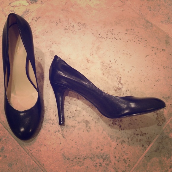 Nine West Black Leather Pumps