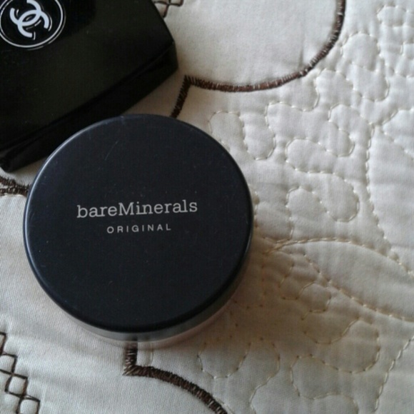 Bare minerals powder foundation
