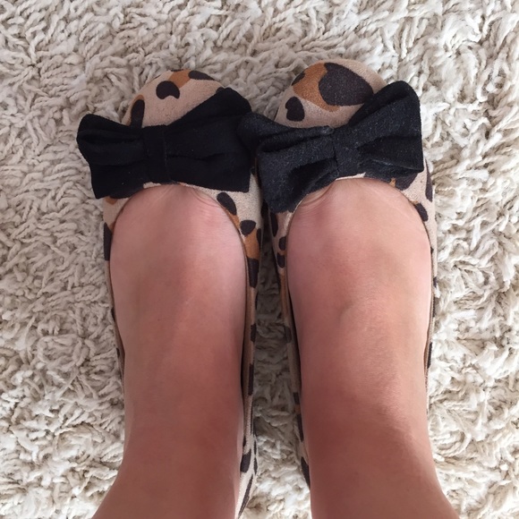 Gap Leopard Flats - Picture 1 of 3