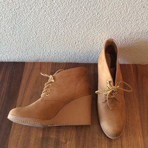 Tan suade heal boots!