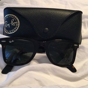 Ray-Ban Wayfarer Sunglasses - Tortoise Shell