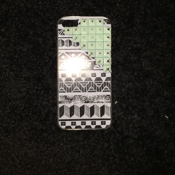 iPhone 5S Aztec case with blue pop out design. - Picture 1 of 3