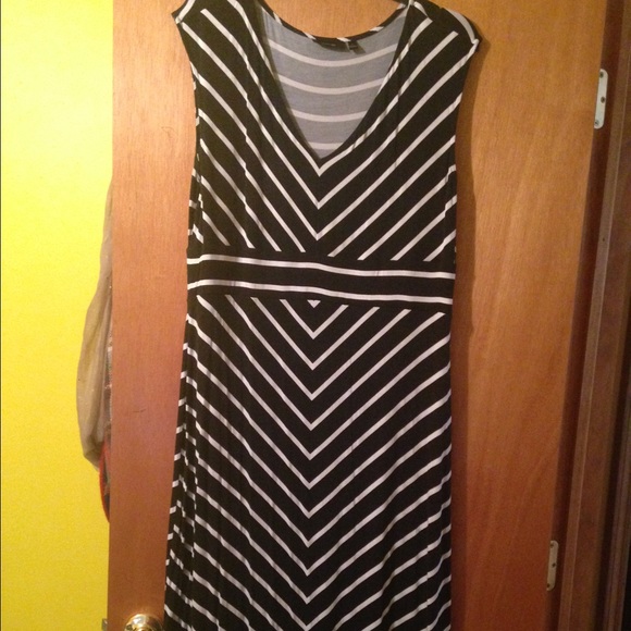 Black/white maxi dress