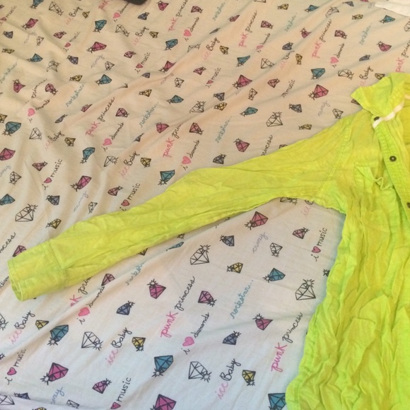 Green button up - Picture 2 of 3