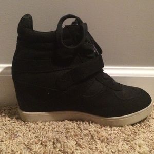 Madden Girl Black Lace-Up Olleyy Sneaker Wedges.