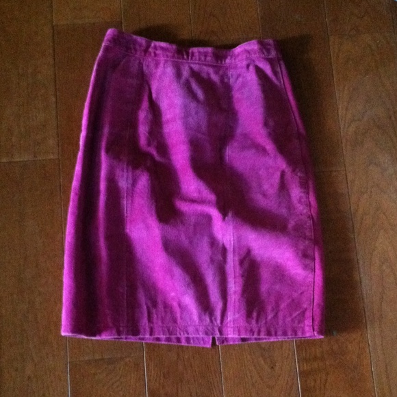 Real suede fuschia skirt - Picture 1 of 2
