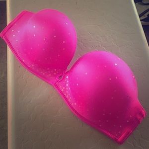 Strapless bombshell VS