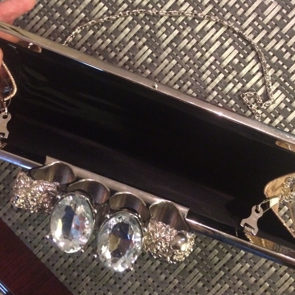 Clutch - Picture 3 of 3