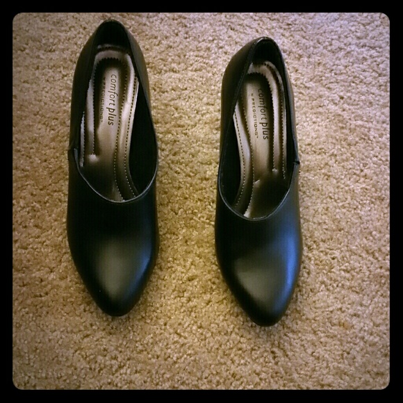 SOLD! Excellent Comfort Plus shoes size 61/2