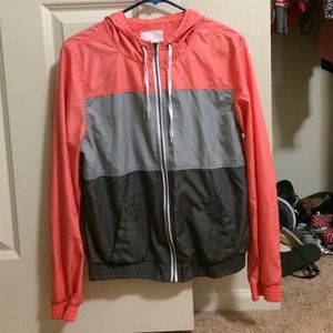 Tri-colored lightweight windbreaker