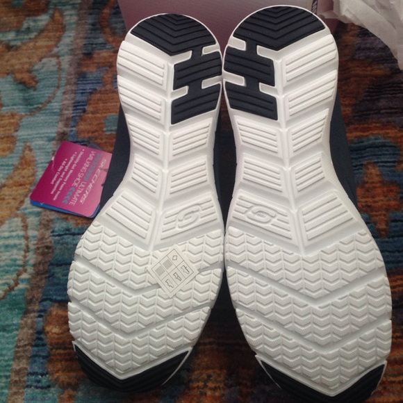 Sneakers - Picture 4 of 4