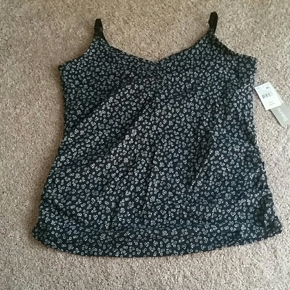 Clip down nursing tank in daisy