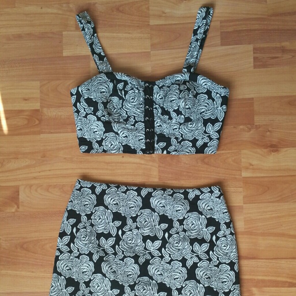 Crop top/skirt set