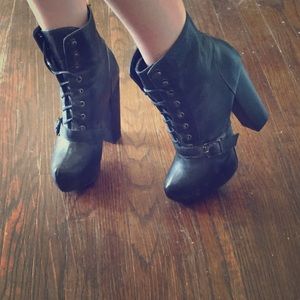 Steve Madden black boots!