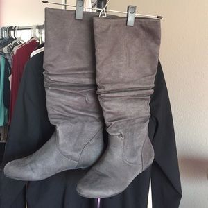 Never worn Grey suede boots
