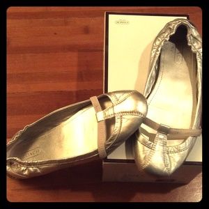 Adorable Coach Silver Driving Flats