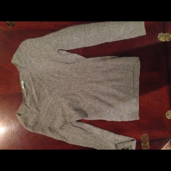 Cashmere cable knit sweater