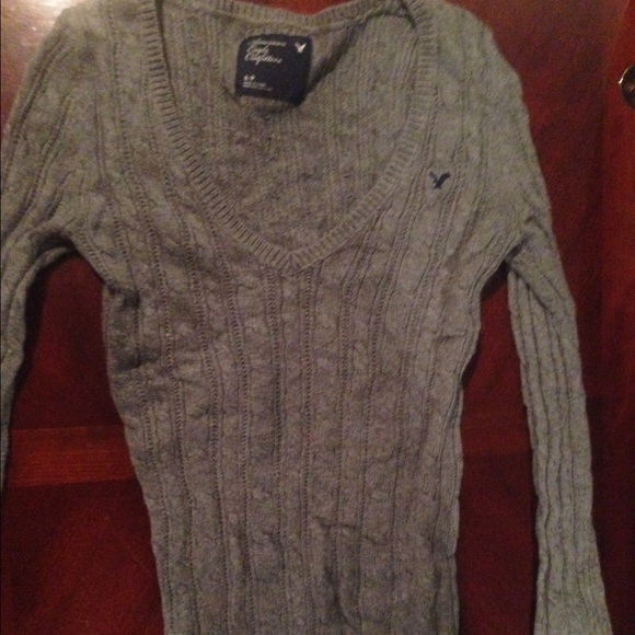 Cable knit grey sweater