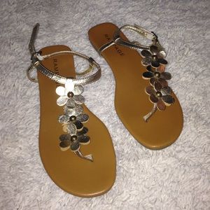 SALE‼️NWOT flower sandals
