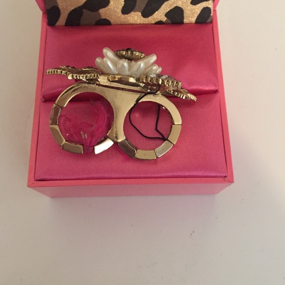 Ring - Picture 2 of 3