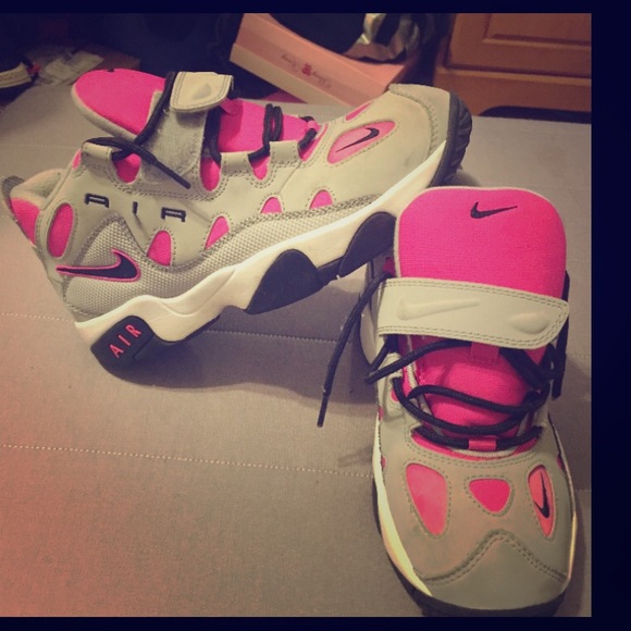 Nikes 5.5y