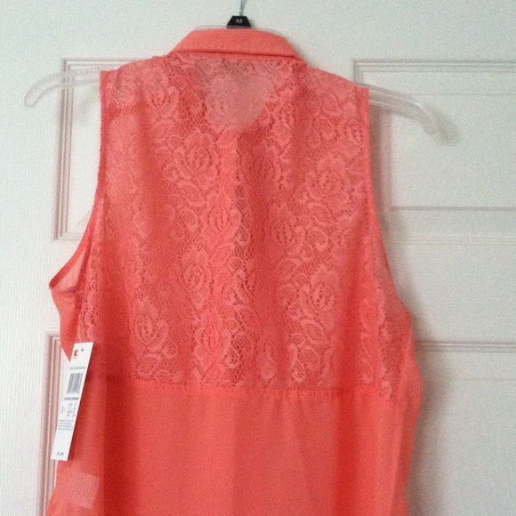 Sleeveless blouse