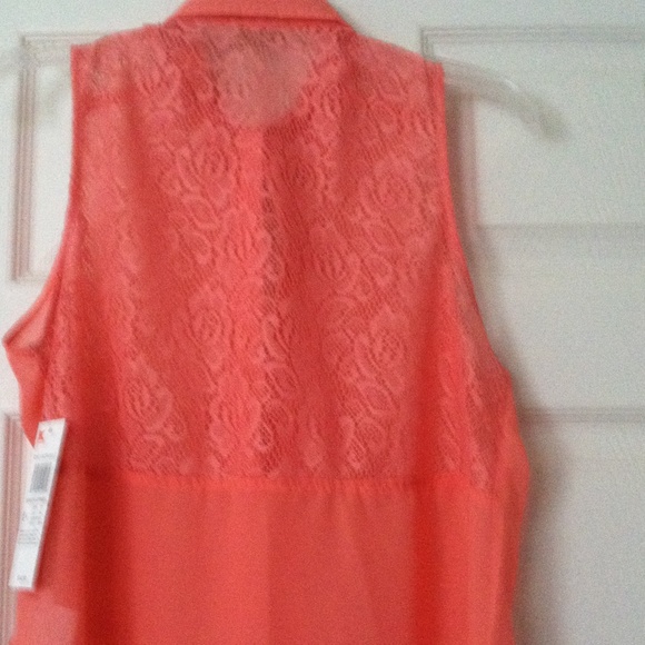 Sleeveless blouse - Picture 2 of 3