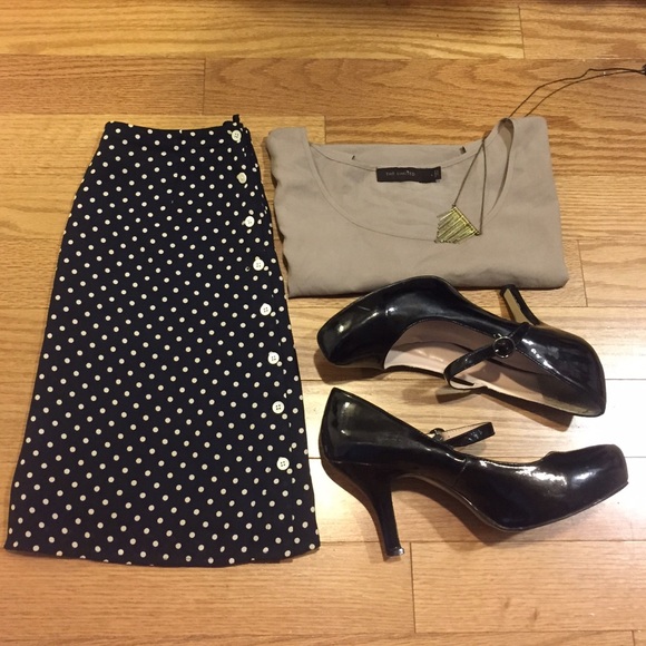 Banana Republic Dresses & Skirts - Banana Republic Polka Dot Skirt