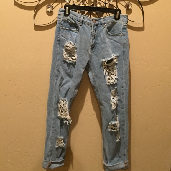 Brandy Melville Destroyed Boyfriend Jeans