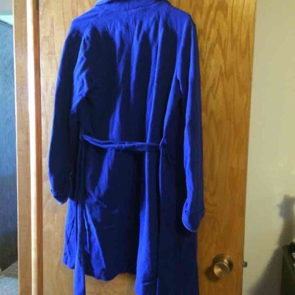 Size small - Picture 3 of 3